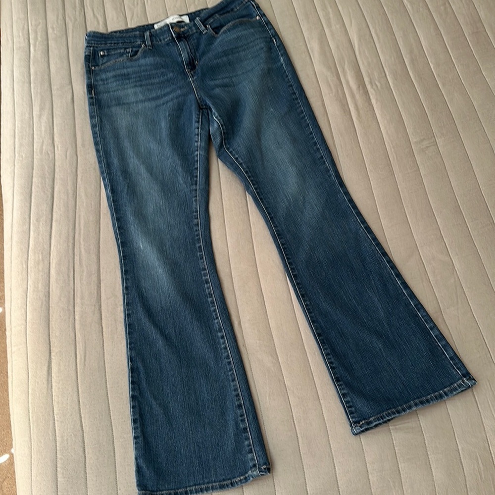 Levi Signature size 12 mid rise baby boot jeans